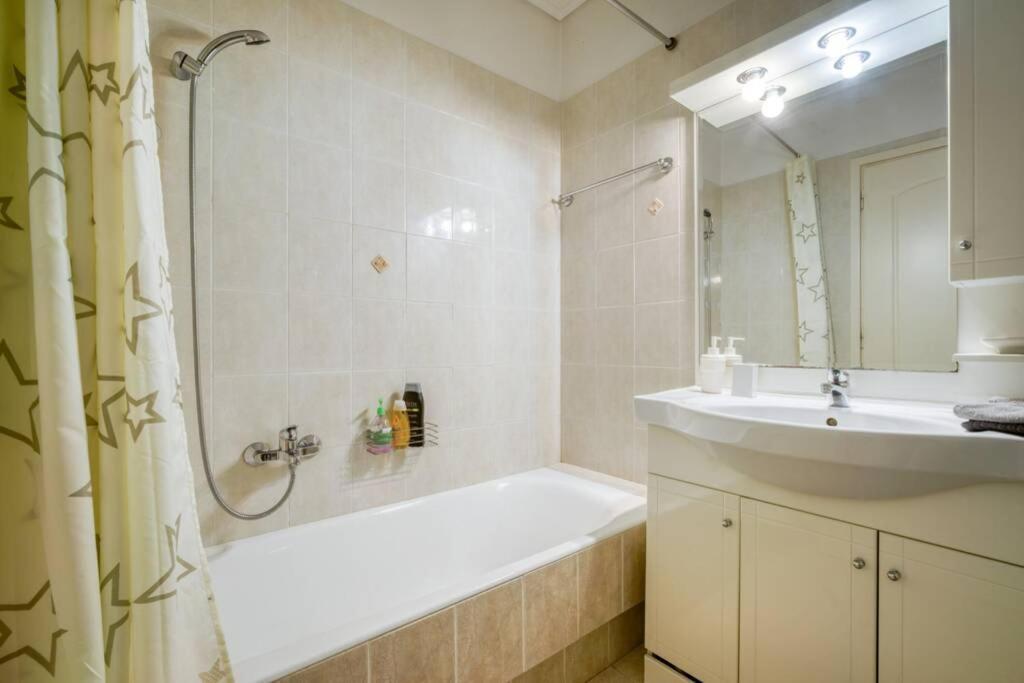 Spacious Family Flat Near Parthenon Free Parking Athén Kültér fotó